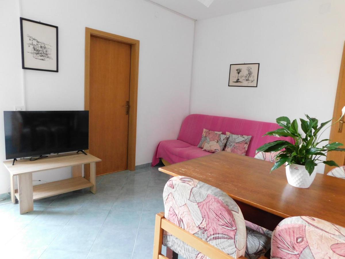Apartmani Salus Pag Town Exterior photo