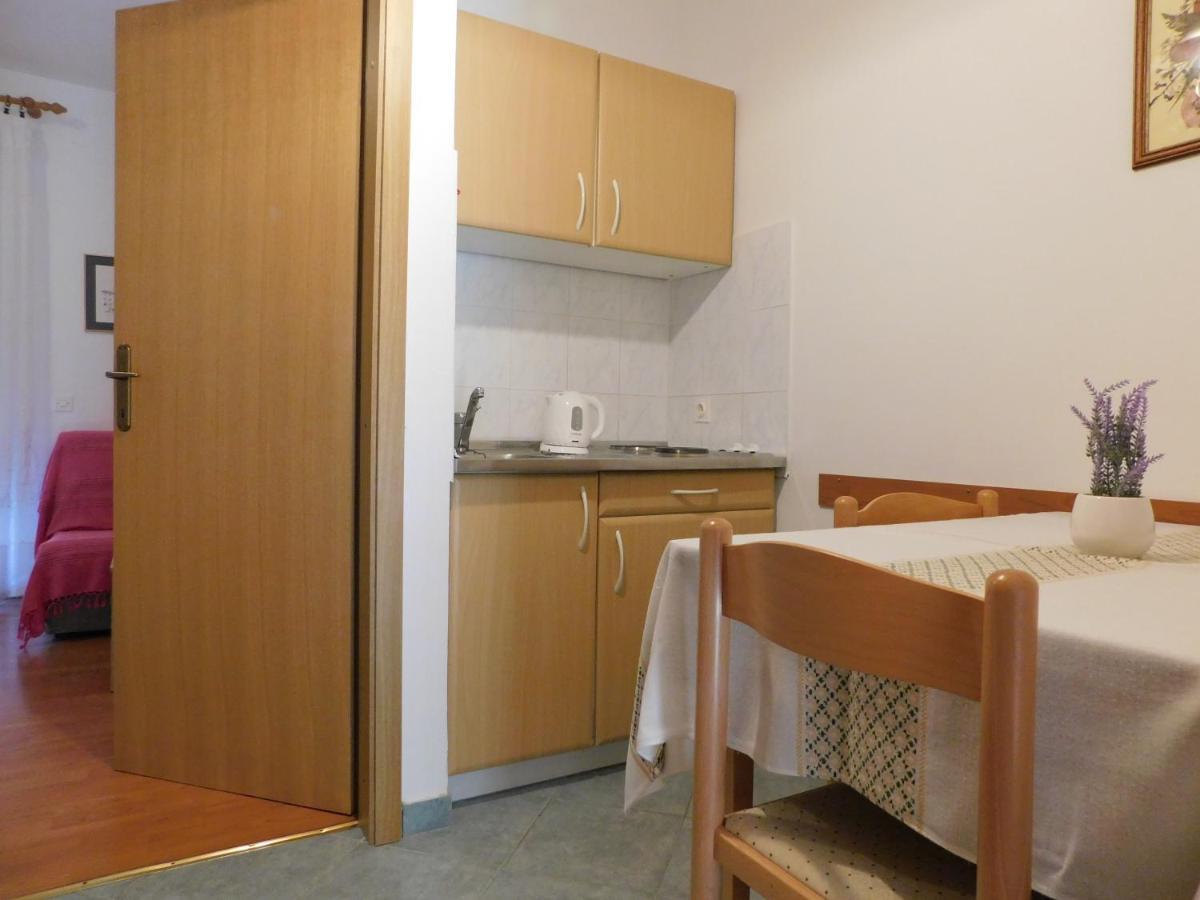 Apartmani Salus Pag Town Exterior photo