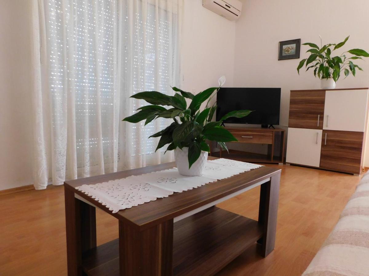 Apartmani Salus Pag Town Exterior photo